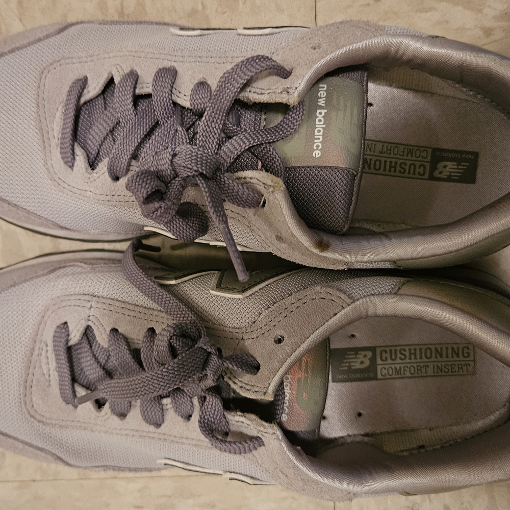 New Balance Men's Light Gray Sneakers